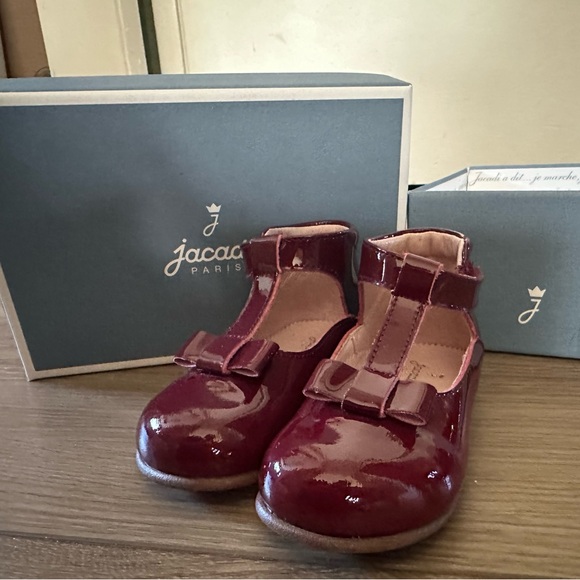 Jacadi Paris Baby Girl Patent Leather T-Bar Shoes, US size 5.5 - Picture 2 of 4